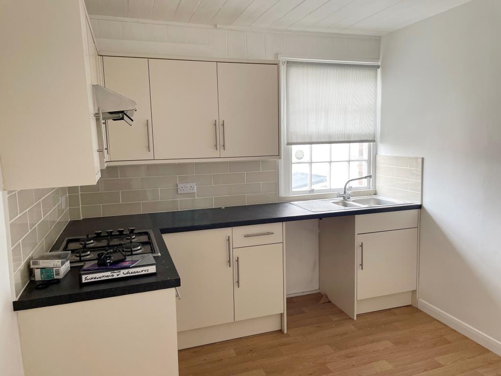 Lot: 52 - FREEHOLD MIXED USE PREMISES WITH POTENTIAL - Flat  - modern kitchen